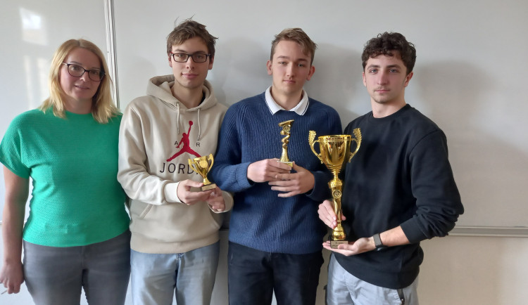 Zlato uteklo o jedinou hru. Jihlavští gymnazisté zářili v piškvorkovém Grand finále