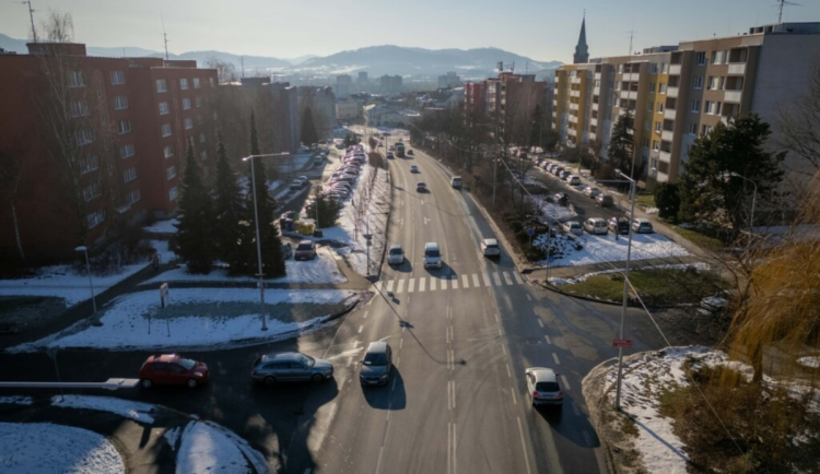 Se zkrocením neukázněných řidičů pomůže ve Frýdku-Místku nový radar a ostrůvek