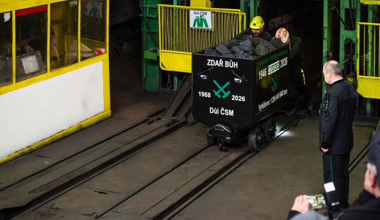 Ve Stonavě vyvezli z dolu poslední vozík, těžba černého uhlí v Česku skončila