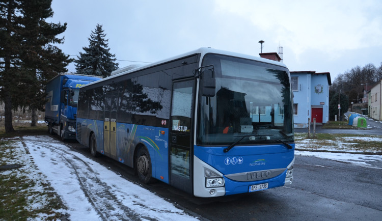 Ze 4500 autobusových spojů v Plzeňském kraji si lze objednat část na zavolání