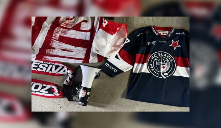 Fanoušky hokejové Slavie napadli a okradli v Jihlavě. Mezi útočníky byla i žena a mladistvý