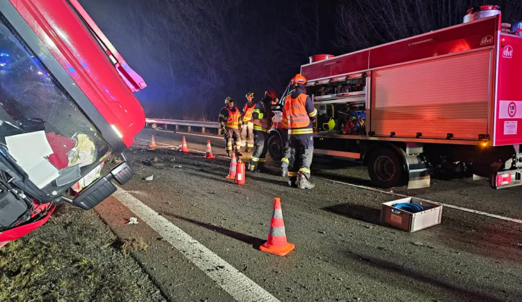 U Nesovic na Vyškovsku zemřel člověk, auto se srazilo s náklaďákem
