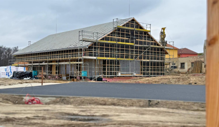 Výstavba dětského městečka je téměř hotová. Poničeno bylo tornádem