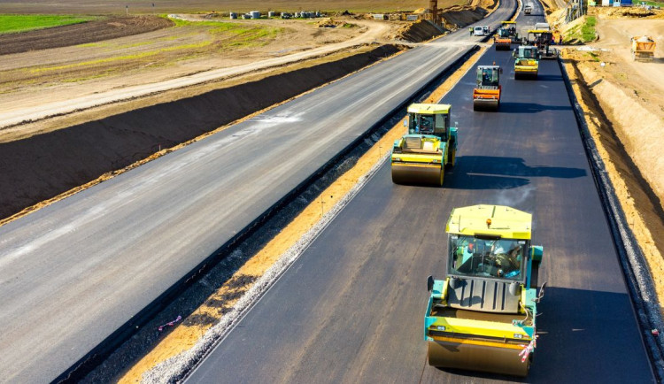 Hradecký kraj plánuje 45 dopravních staveb, investuje téměř dvě miliardy korun