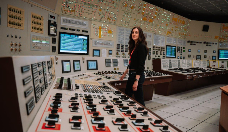 FOTO: V Dukovanech nastoupila nová generace. Na řízení každého bloku se podílí žena