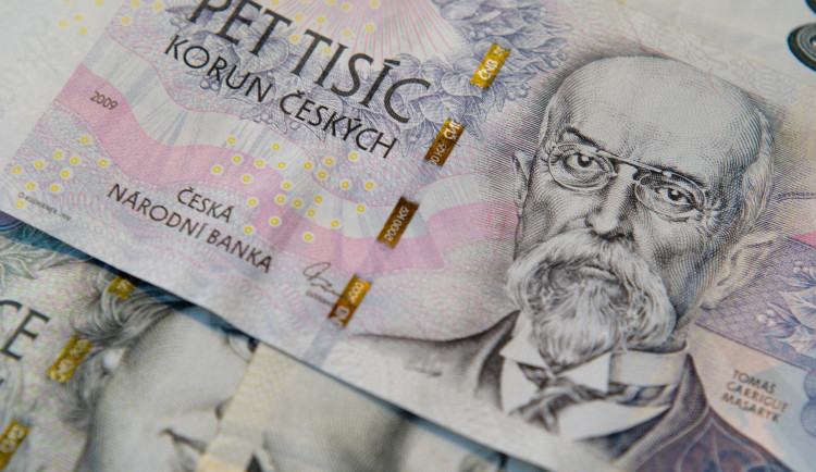 Zákazník ztratil v židenických potravinách desítky tisíc. Hledají ho strážníci