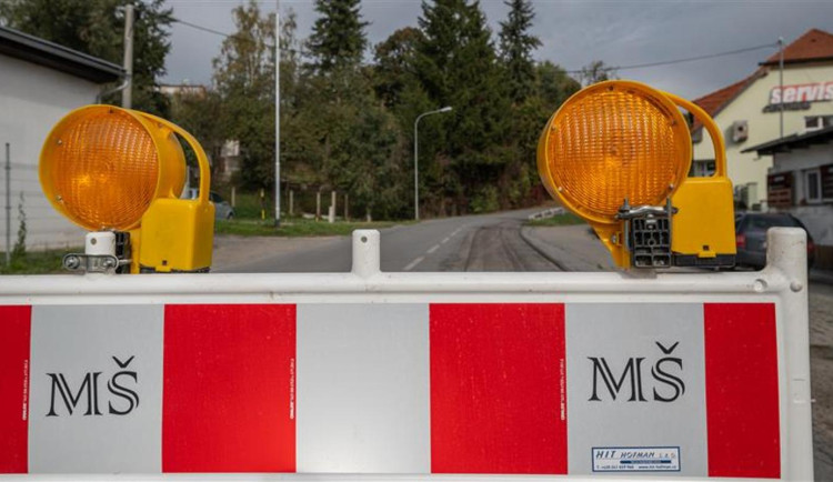 Oprava separátoru na měsíc uzavře Polenskou ulici. Po objížďce pojede i MHD