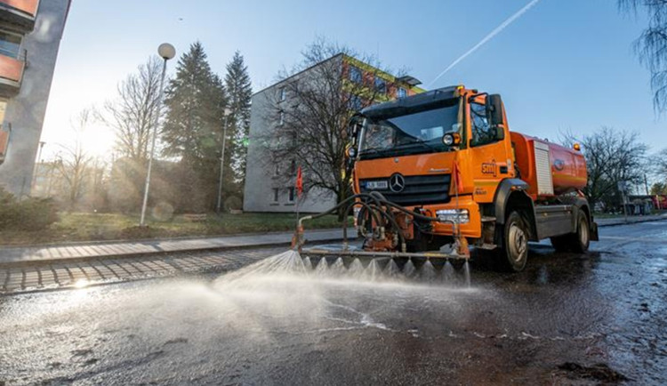 V Jihlavě začne o víkendu úklid ulic, odtah auta vyjde na tisíce korun
