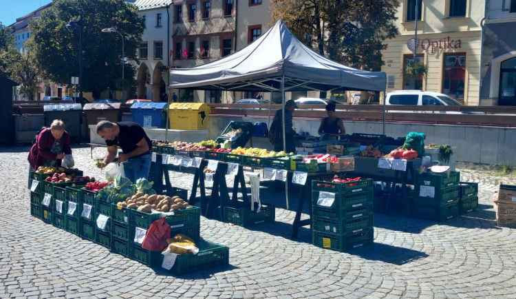 Květiny, sazenice i ruční výroba. Tržnice na jihlavském náměstí se opět otevře
