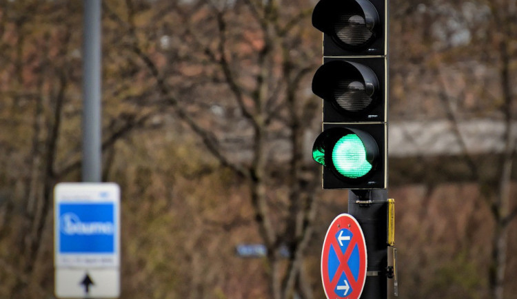 Semafory zhasnou. Plánované vypnutí proudu zkomplikuje dopravu