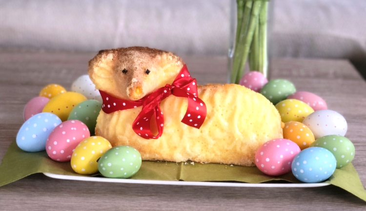 RECEPT: Je Bílá sobota. Upečte beránka, uvařte nádivku a upleťte pomlázku