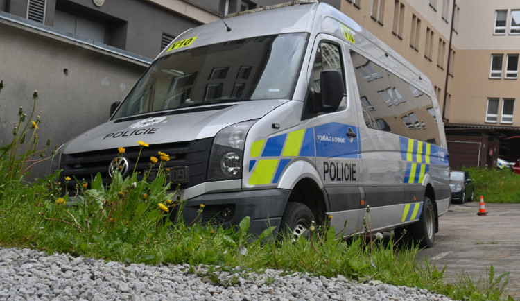 Opilý muž vylezl na vysílač. Chtěl si udělat fotku