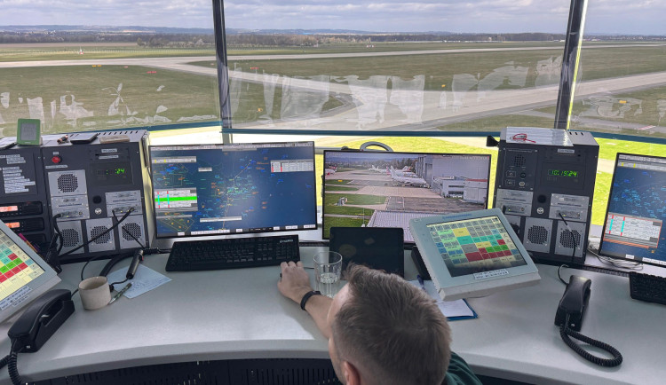 Když jde o vteřiny. Záchranáři a dispečeři nad Mošnovem ladili souhru