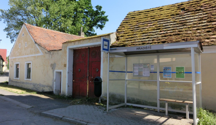 Široké chodníky i nová zastávka. Náves v Písku na Hradišti čeká rekonstrukce