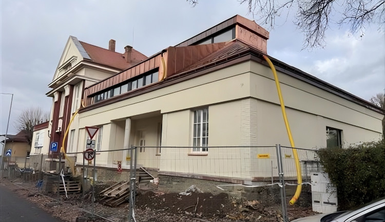 Jičínská knihovna otevře v září, opravu zbrzdily potíže v podzemí