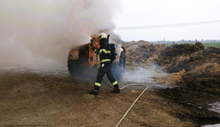 Požár nakladače ve Vodňanech způsobil škodu za 300 tisíc korun