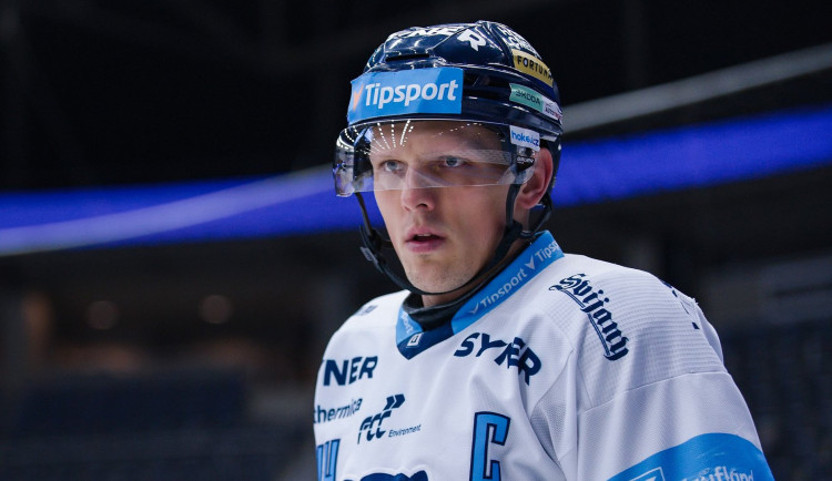 Kapitán Tygrů Šimek musí na operaci, má prasklinu kosti v oblasti zápěstí