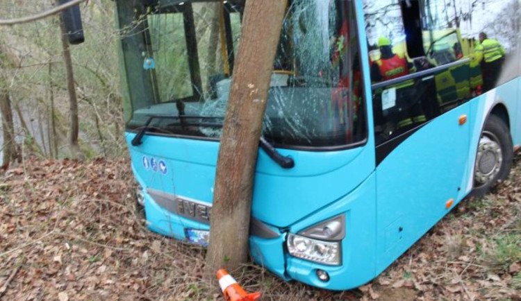Opilému řidiči autobusu MHD v Přerově, který havaroval, hrozí tři roky. Policie předala případ soudu