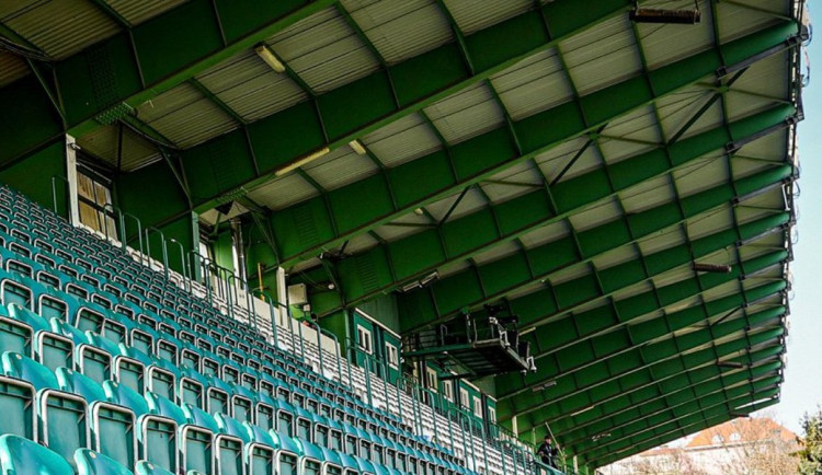 Máte rádi fotbal a filmy? Letní kino bude také na stadionu ve Vršovicích