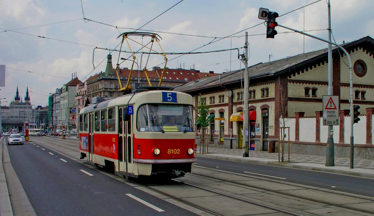 Kolem tržnice až k Václaváku. V Holešovicích bude od září jezdit tramvajová linka 5